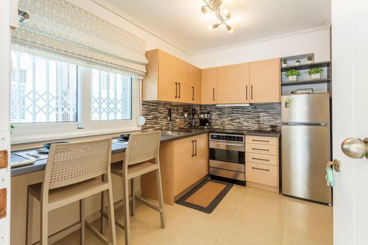 Lime - Cozy Gem With Private Parking * Kalamata