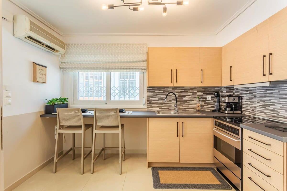 Lime - Cozy Gem With Private Parking * Kalamata