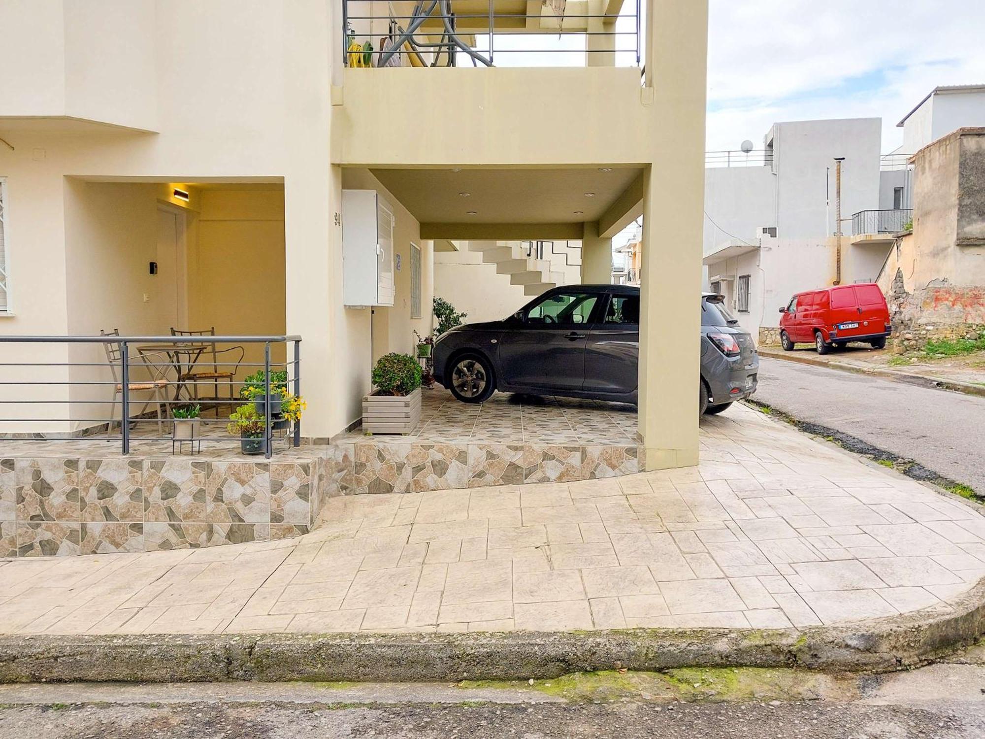 Lime - Cozy Gem With Private Parking Kalamata
